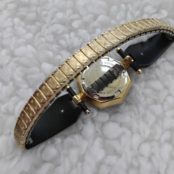 Harley-Davidson Black and Gold Black Hills Gold Women's Watch-Not Running - Picture 4 of 7